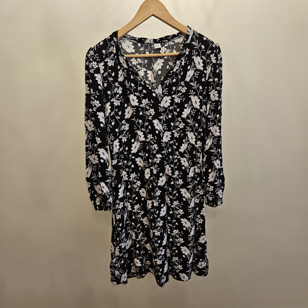 Old Navy Black and White Floral Long Sleeve Dress